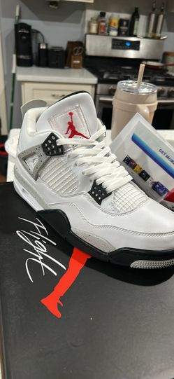 Air Jordan 4 retro cement. Gray