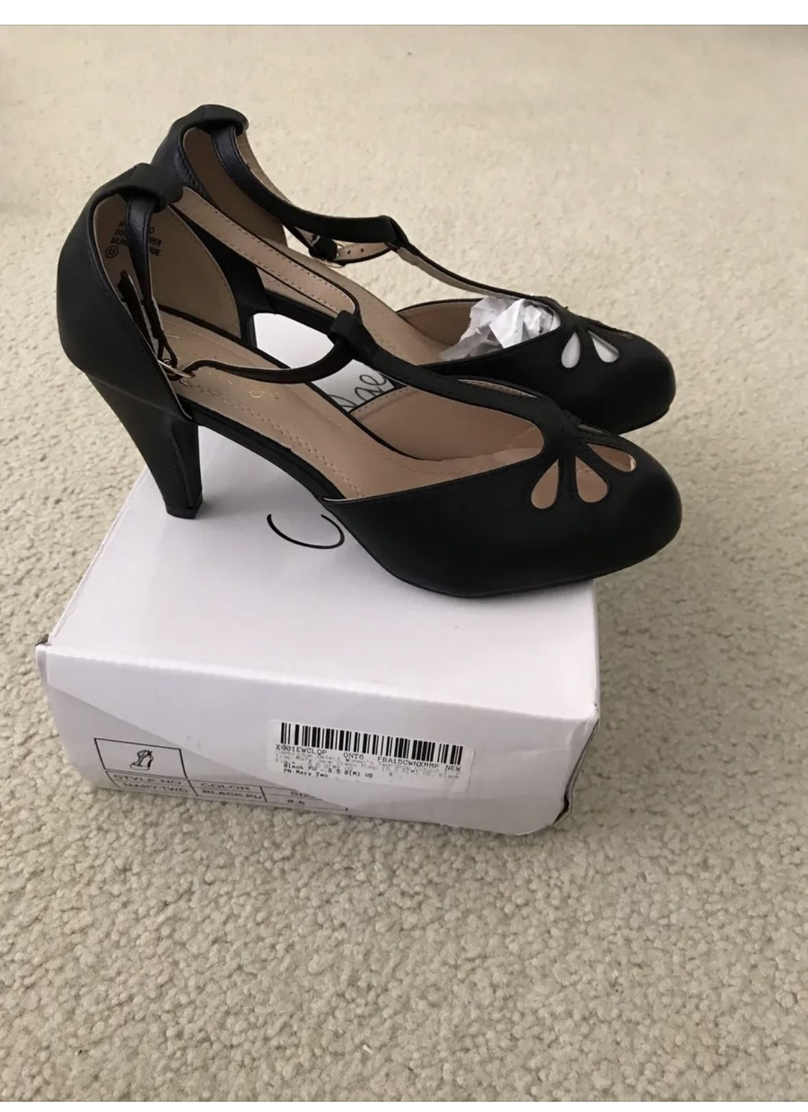 Cambridge Select black "mary two" 3.5" heels - womens 8.5 NEW in box