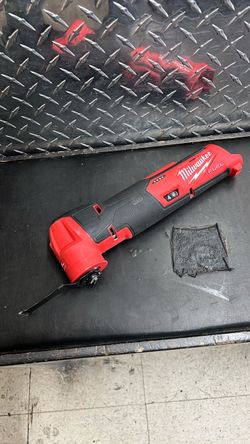 Milwaukee 2526-20 M12 Fuel Oscillating Multi-Tool
