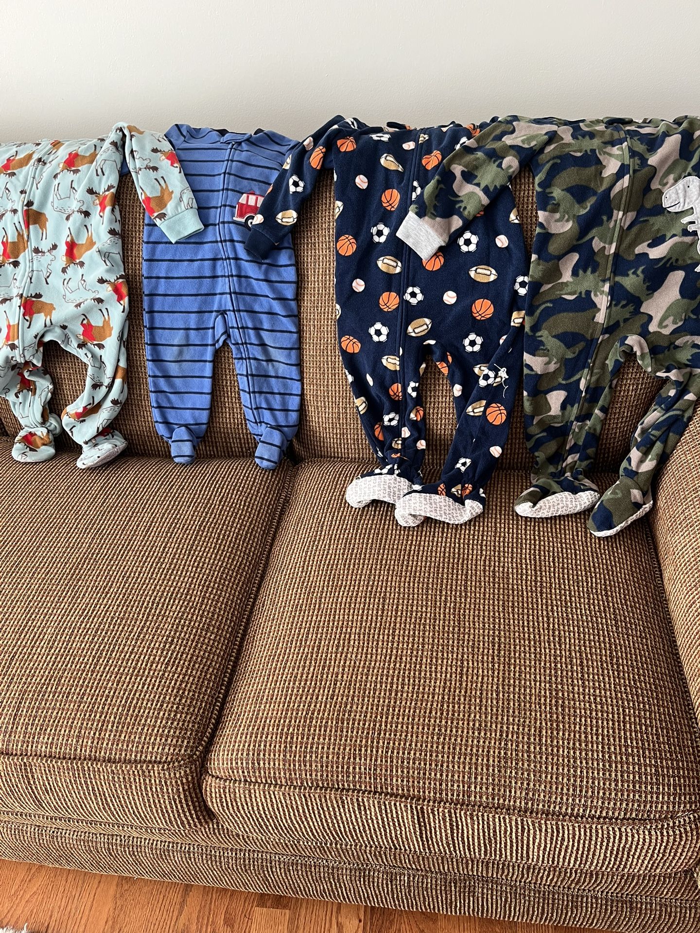 4 Carters Pajamas Size 2