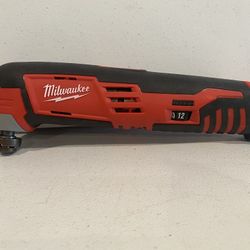 Milwaukee M12 12-Volt Lithium-Ion Cordless Oscillating Multi-Tool (Tool-Only)