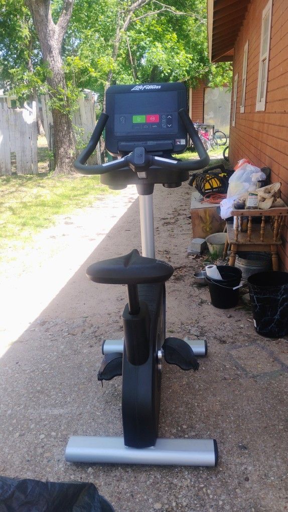 Life Fitness Exercise Bike