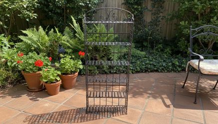 Thin Black Metal Garden Patio Plant Storage Rack Shelf! Great condition!  19x6x47in