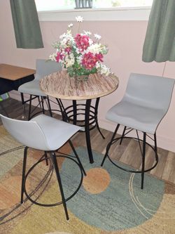 28 inch table ant 4 swovel chairs