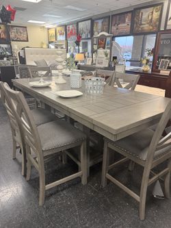 7 Pc Dining Set With 2 Drop Down Leafs On Both Sides 