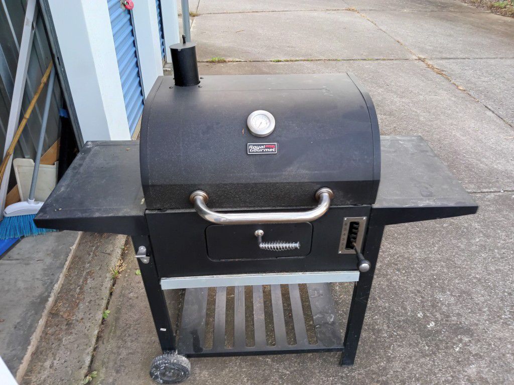 Slightly Used Grill With Cooking Thermometer