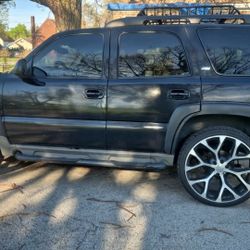Black Chevrolet Tahoe 