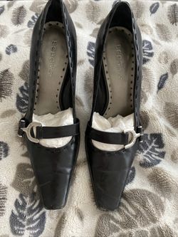 New Womens Size 6B BCBGIRLS Black Pumps