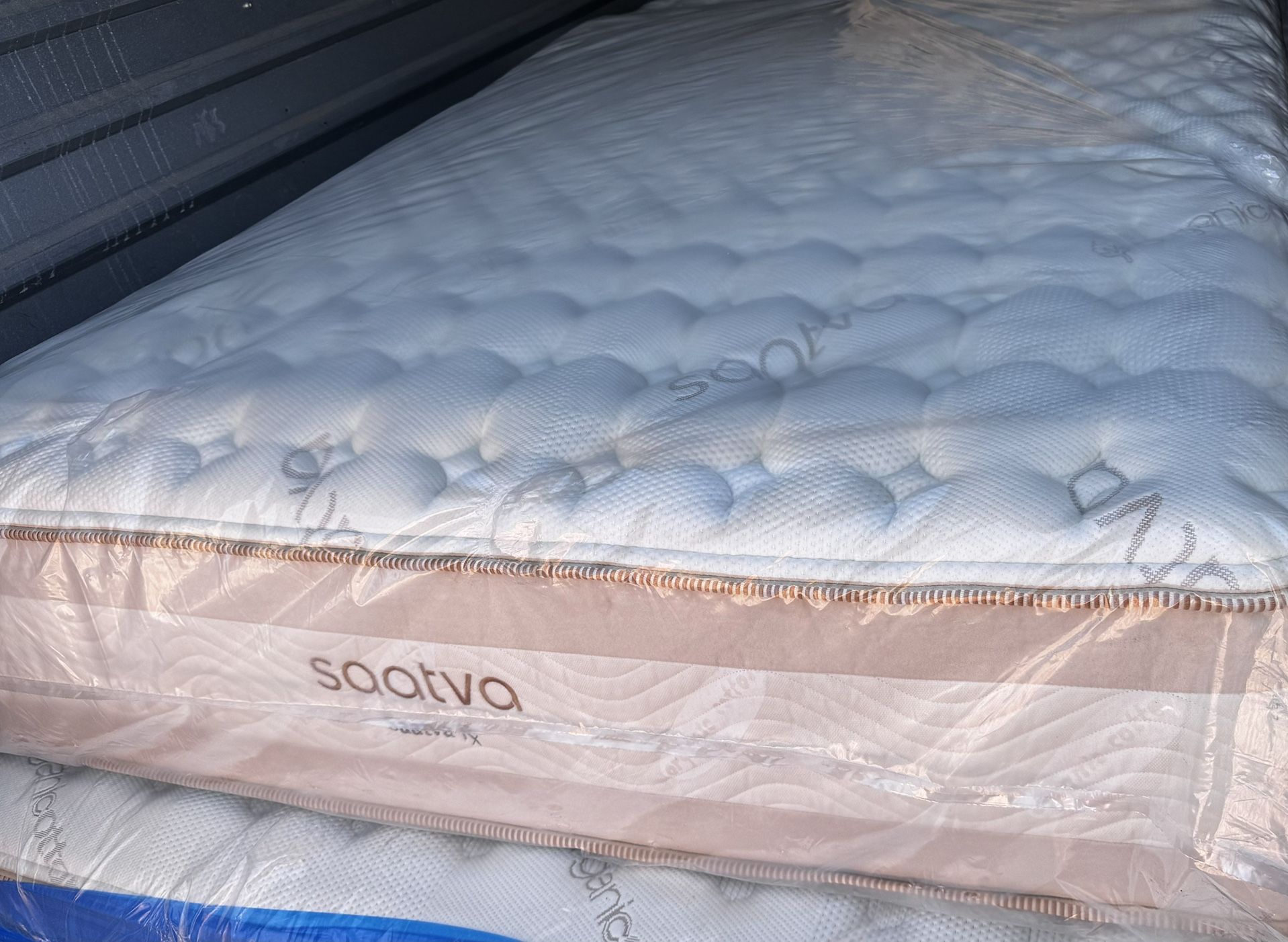 / Queen And King Organic/ Saatva RX Mattreses!!. Free delivery