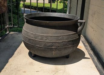 Cast Iron Cauldron Pot