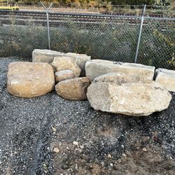 Lawn Stones Or Bolder