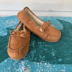 Old navy slippers for women size 10