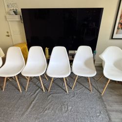 Set of 6 Modern White Dining Chairs – Wood Legs – Great Condition