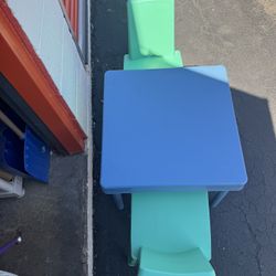 Toddler Table With 2 Chairs. 