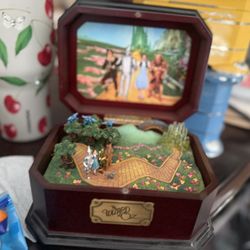 The Wizard Of Oz Wooden’s Collectors Music Box 