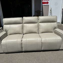 New!!! ABBYSON LIVING KEllAN  POWER RECLINING LEATHER SOFA WITH POWER HEADRESTS 
