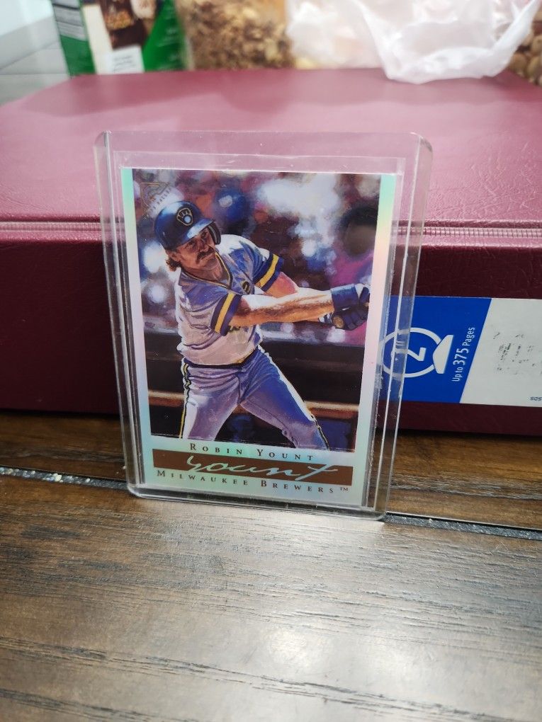 Photo gallery: Robin Yount memorabilia auction