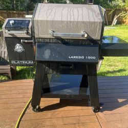 Pit Boss Laredo 1000 Platinum
