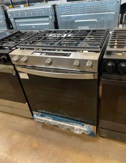 Whirlpool 30 inch wide gas stove with air fryer