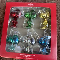 Snoopy Peanuts Hallmark Ornament