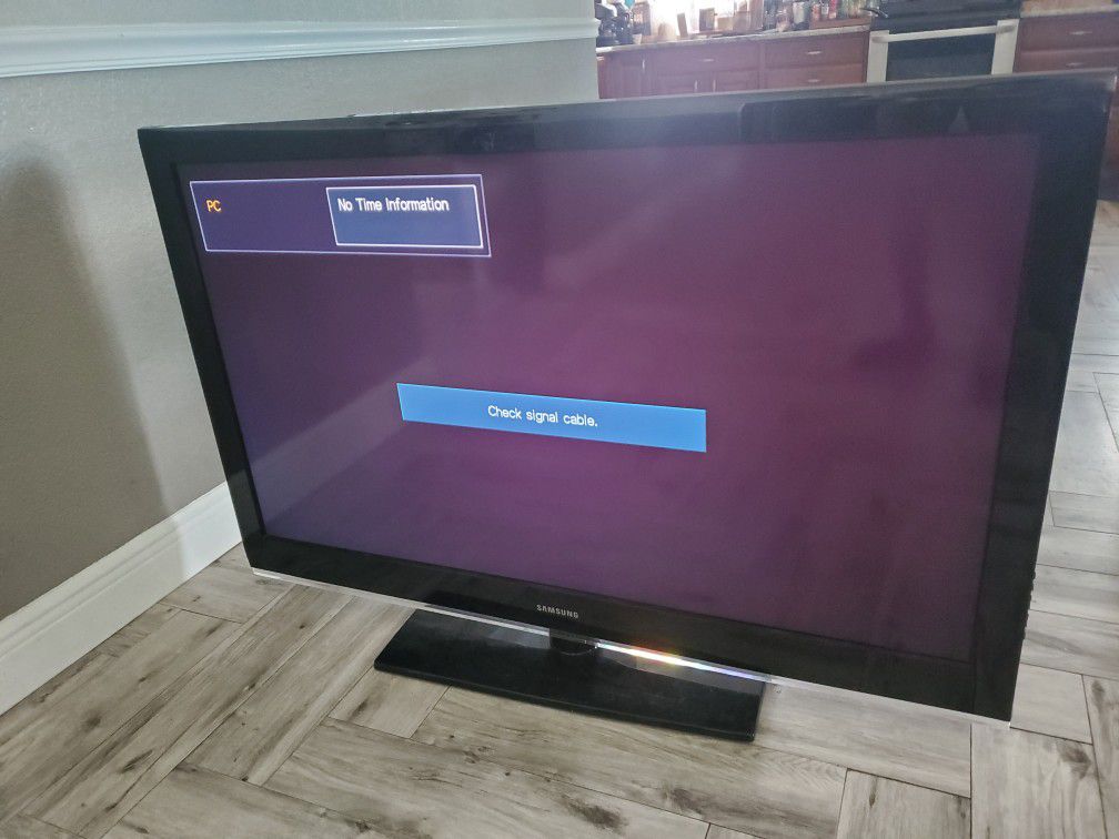 Samsung 52" LCD TV for sale