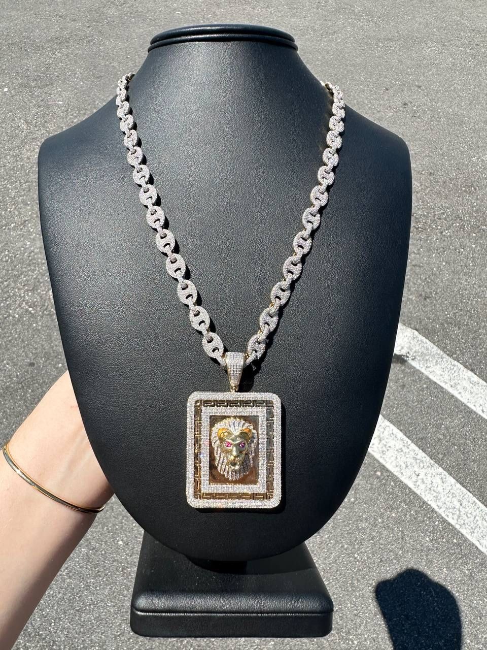 10k solid yellow gold Diamond iced out Gucci link chain with lion