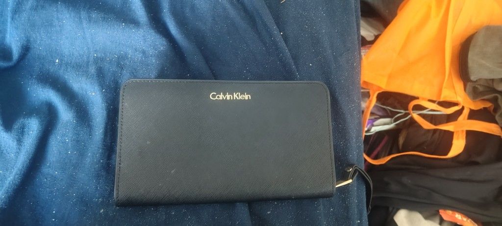 Calvin Klein Leather Zip Closure Wallet