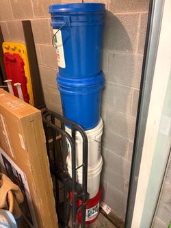 (5) 5 gallon buckets