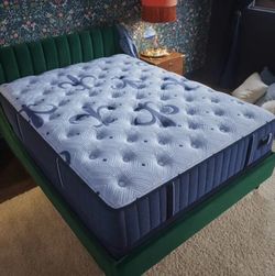 Stearns & Foster Estate 14.5" Firm or Medium Queen Hand Crafted Mattress