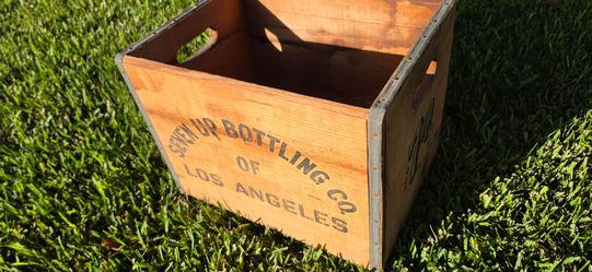 Vintage Seven Up Bottling Co. of Los Angeles wooden soda crate