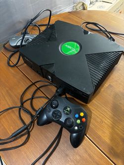 Original Microsoft Xbox Console with Controller