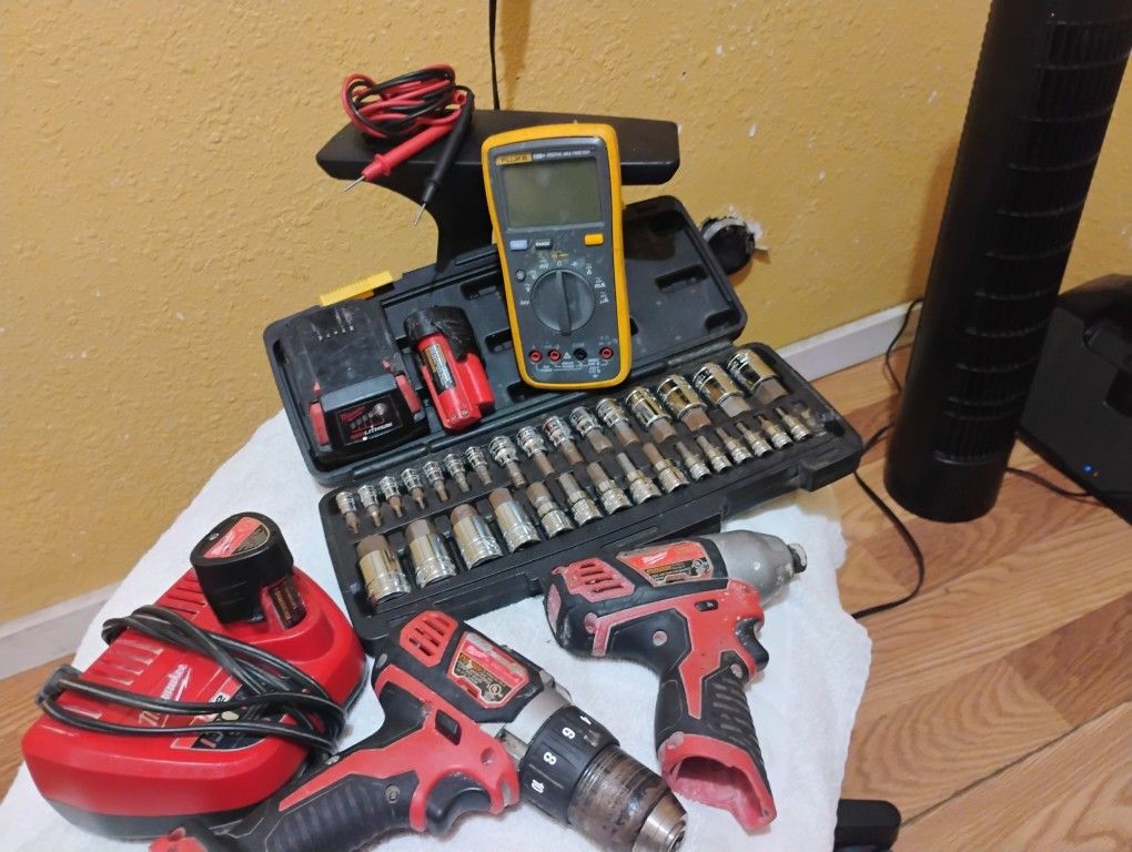 Tools And Drills Fluke 15B Digital Multimeter