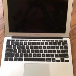 ****MacBook Air  128 GB Great Condition*** box/receipt 