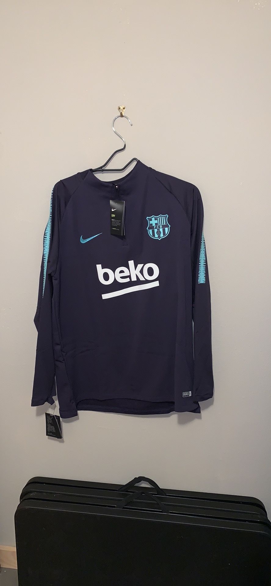 Men’s FC Barcelona long sleeve sz XL