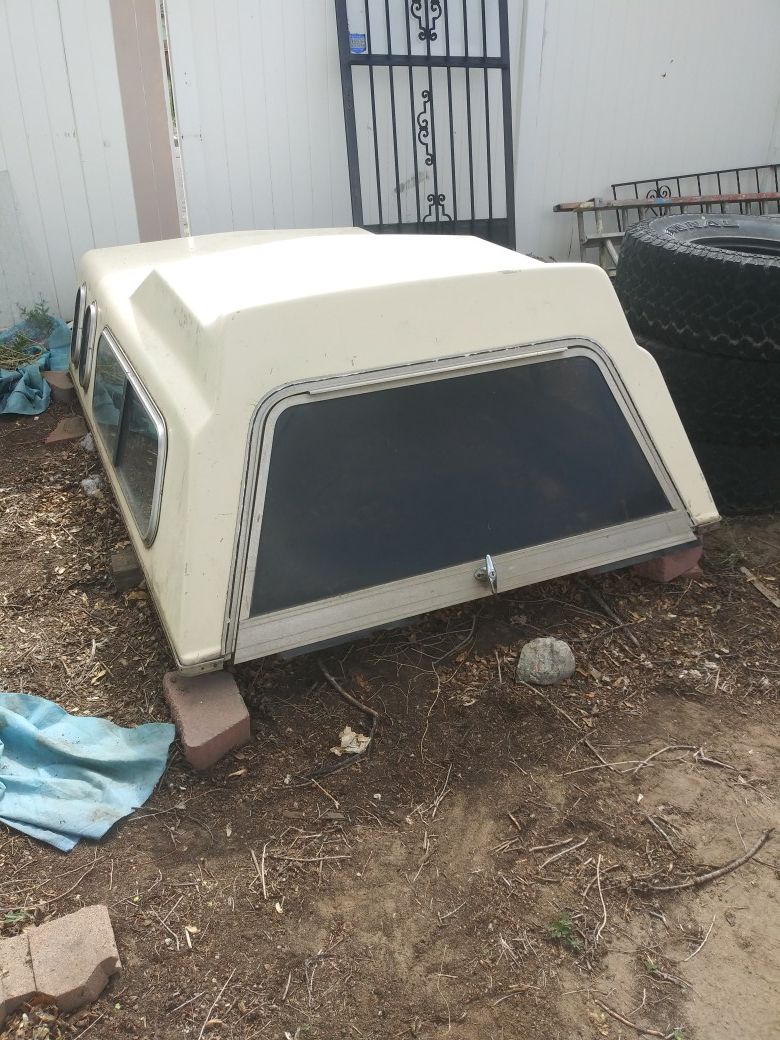 Camper shell (7ft 5in × 5ft)