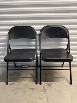 Set of 2 sturdy all-metal folding chairs in good condition Set of 2 sturdy all-metal folding chairs in good condition..
