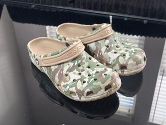 Crocs Unisex Classic Clog (Multicam Camo / Mens 8 Women’s 10)