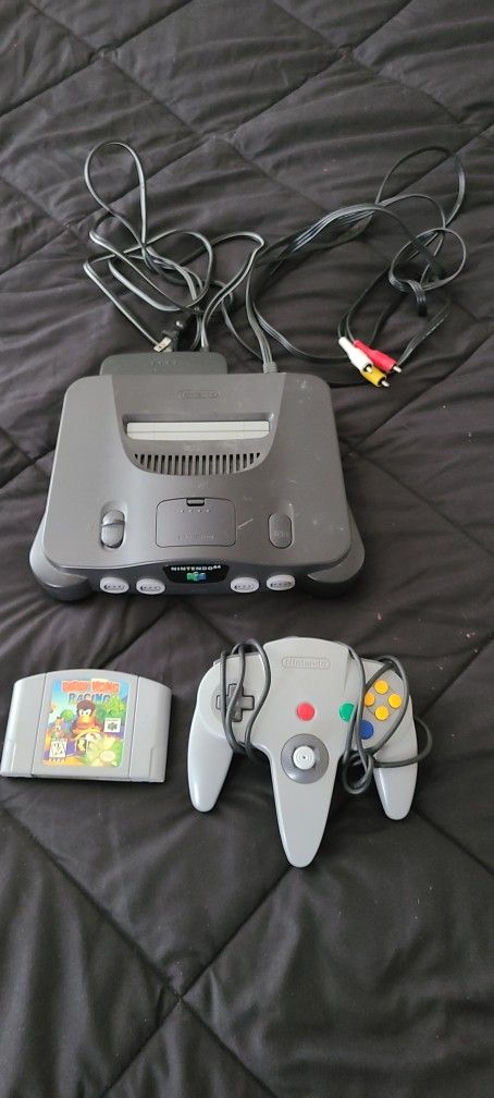 Nintedo 64 Rumble Pack And Ditty Kong Racing