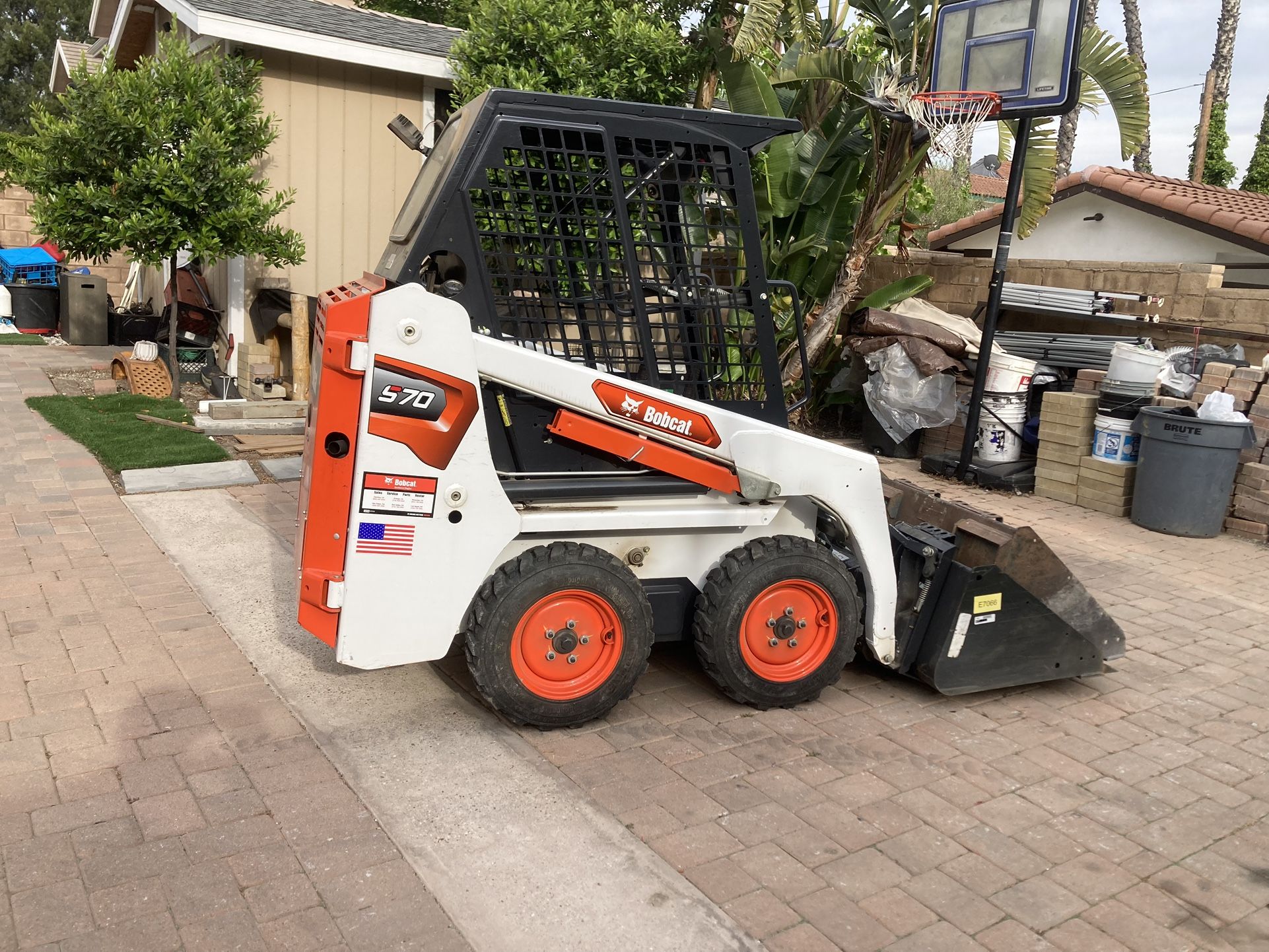 Bobcat se renta s70 con cuchara de 44 pulgadas