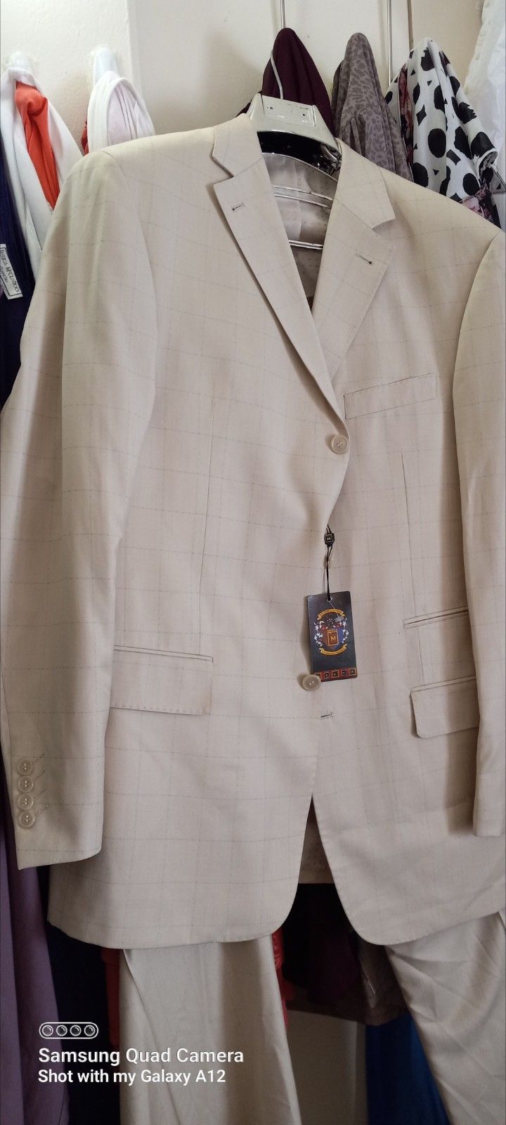 New With Tags High-quality Brand Men's Suit Off-white Color Italy Made Mecca Brand 44×38 Check Out All Pictures Pick Up At Country Club And Grant $50