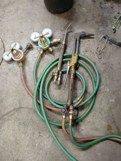 Oxeye / Acetylene Welder with nearly full 40cf bottle - $250