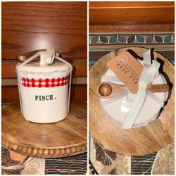 Rae Dunn Pinch Container