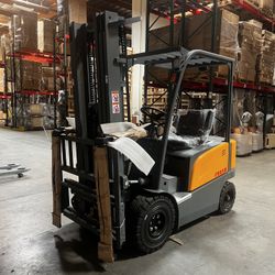 Lead acid Battery 4-wheel Electric Forklift 5500lbs Cap. 197" Lifting