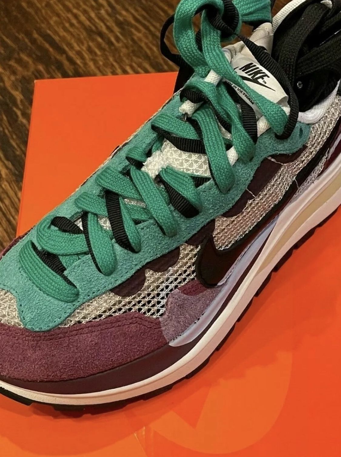 Nike Sacai Vapor Waffle Villain Red/Neptune Green Size 10