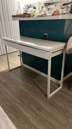 IKEA desk BESTA BURS high-gloss white 47”L