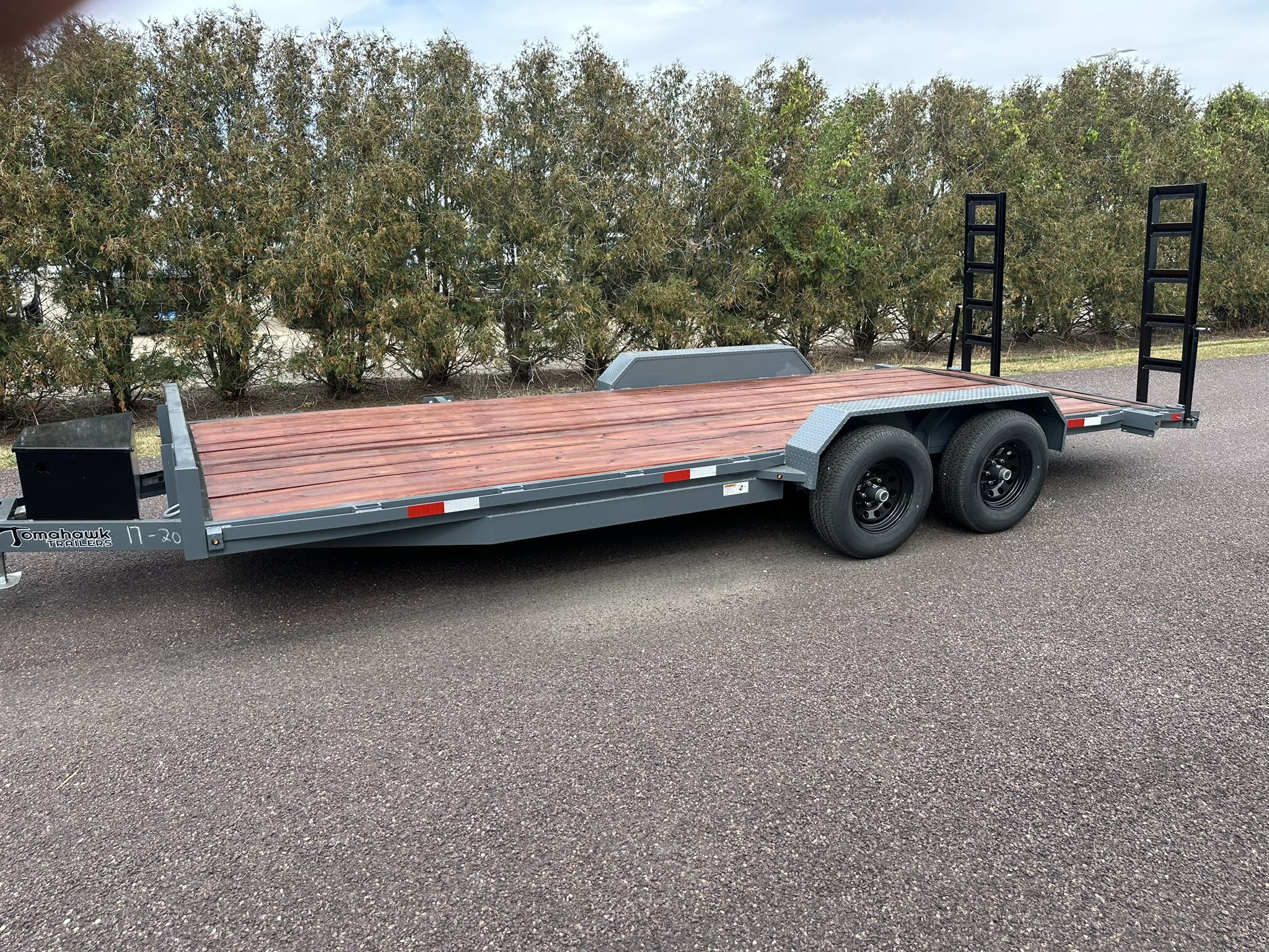 2025 Tomahawk Trailer 82"W X 20’L