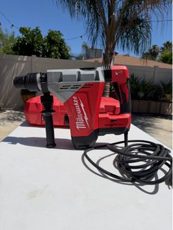 Milwaukee 1-3/4” SDS ROTARY HAMMER