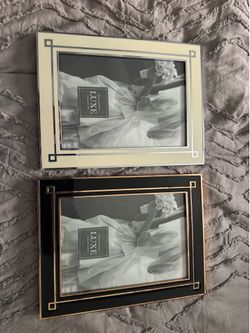 2 Picture Frames - 5x7