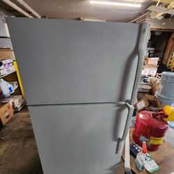 GE Refrigerator