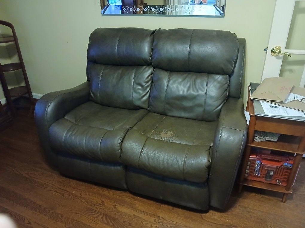 Havertys Reclining Loveseat. OBO